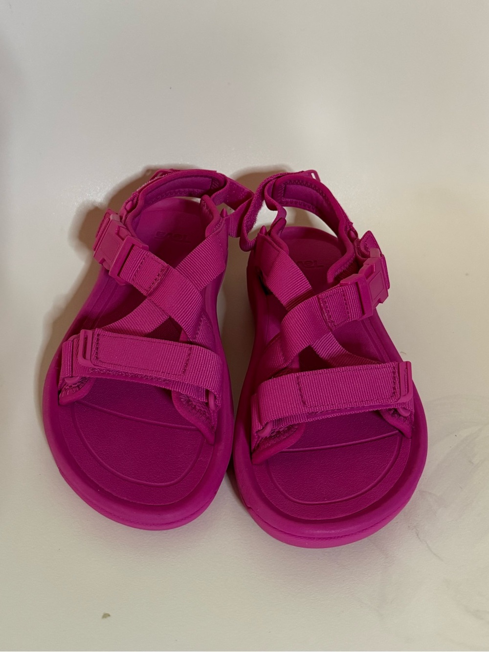 Teva Hurricane Verge Bright Fuchsia Open-Toe Strappy Sandals 6 (fits 6.5)